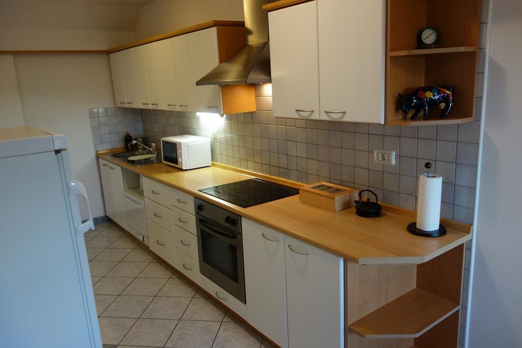 Apartment Beks Постойна Екстер'єр фото