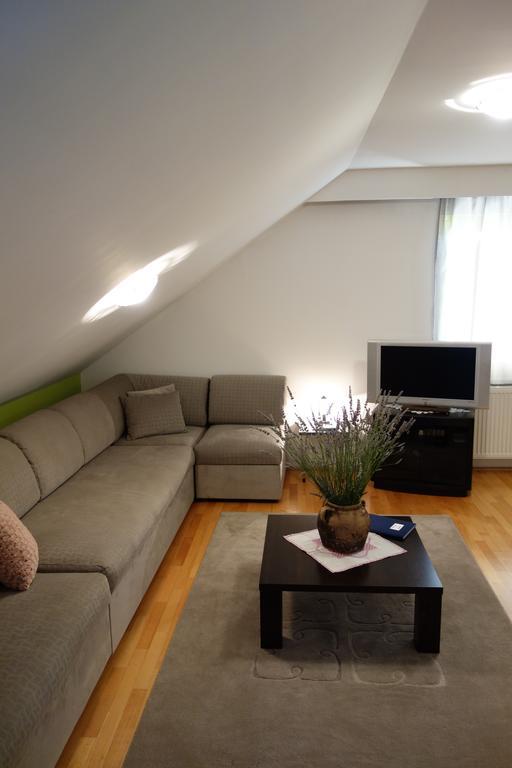Apartment Beks Постойна Екстер'єр фото