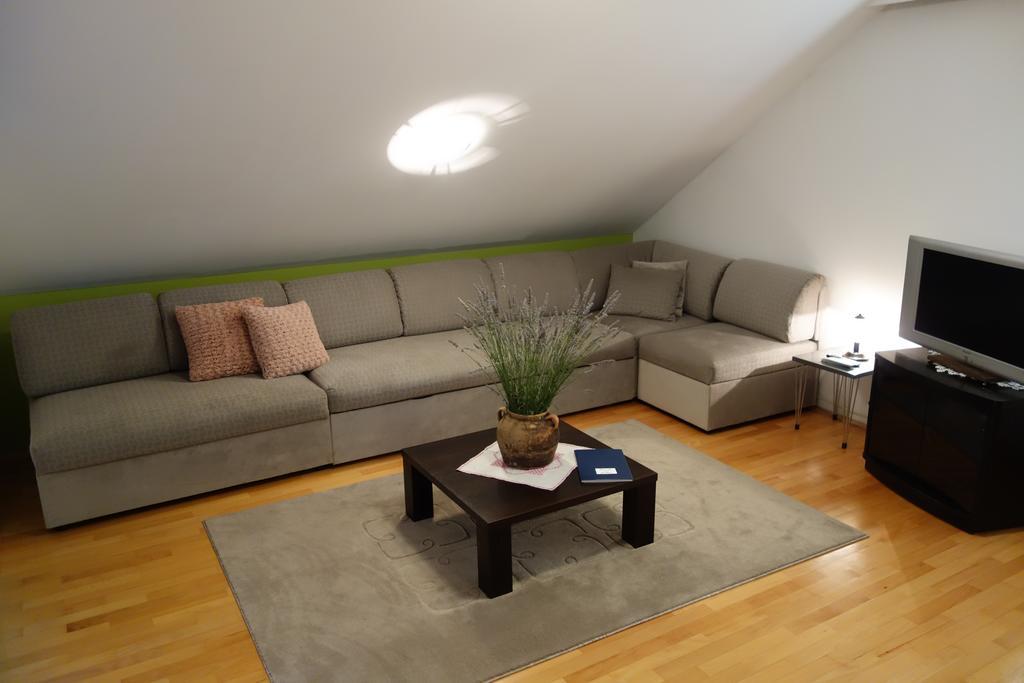 Apartment Beks Постойна Екстер'єр фото