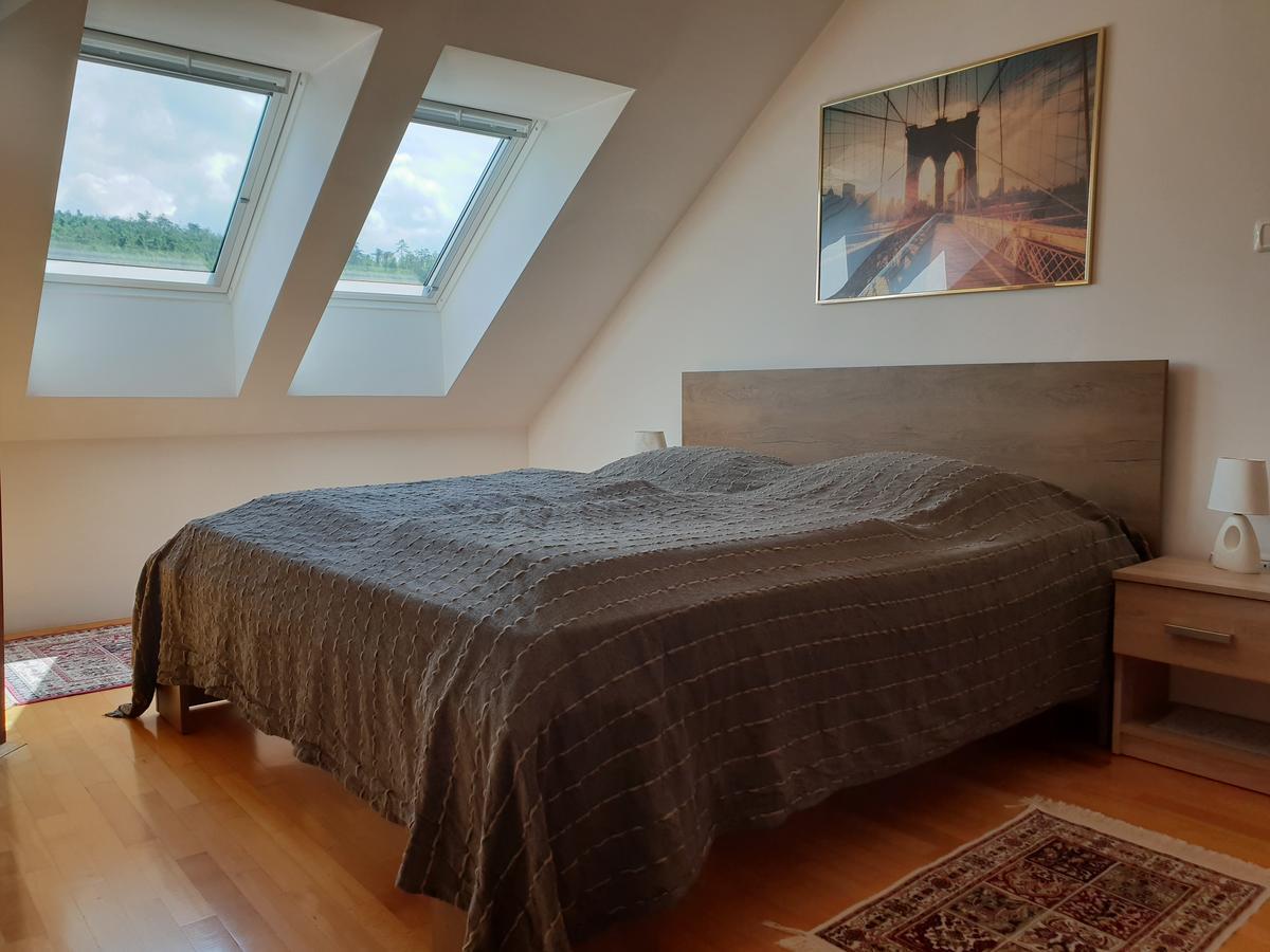 Apartment Beks Постойна Екстер'єр фото